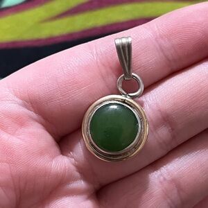 VTG Boho Nephrite Jade Sterling Silver 925 Two-tone Pendant